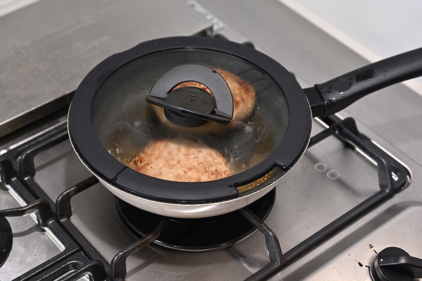 焼きあがったハンバーグ