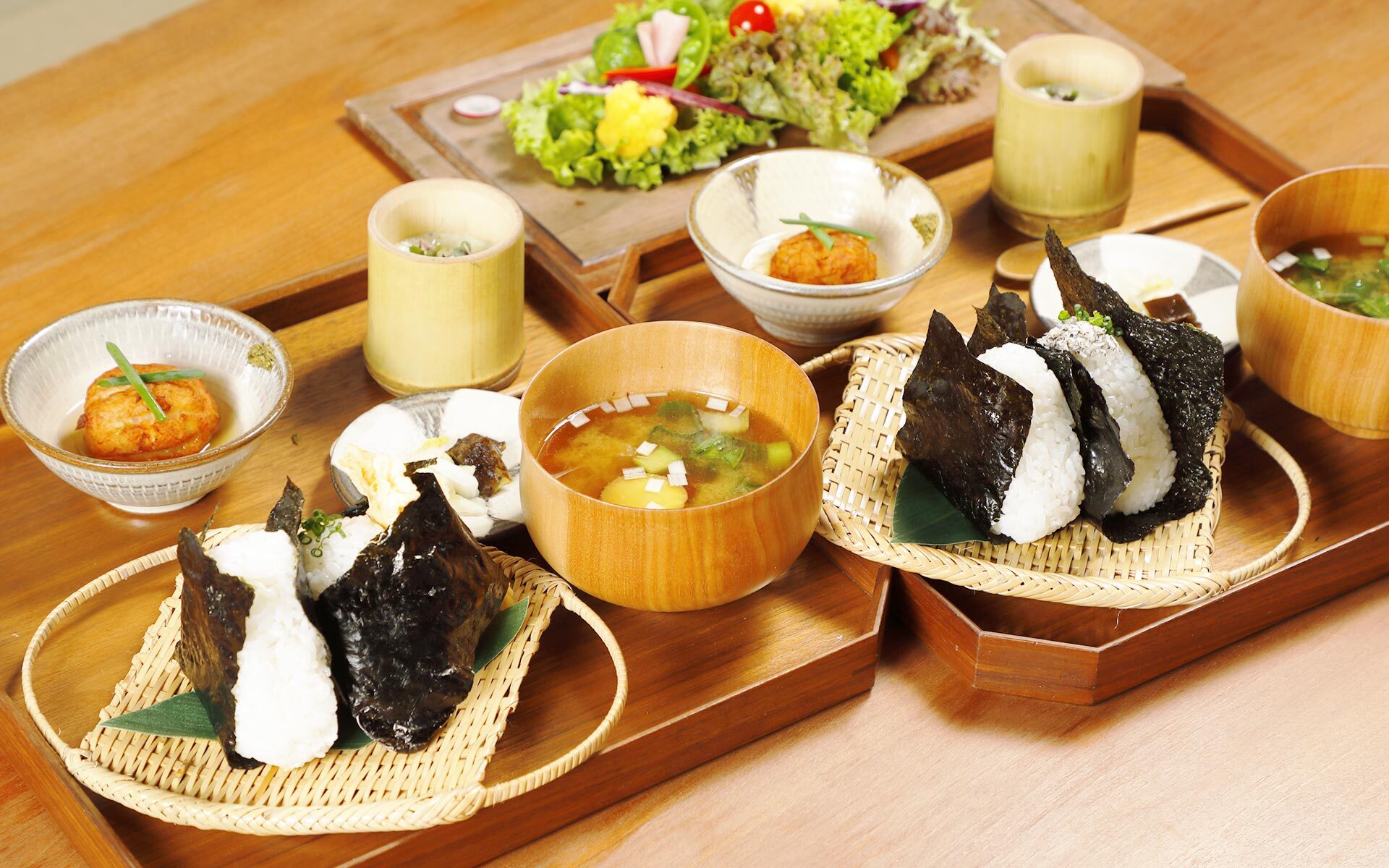 ゴハンヤイタルの炊きたてご飯とおにぎり