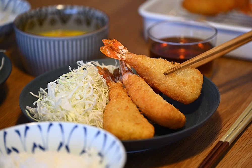 エビフライの断面、身がぎっしり詰まっている