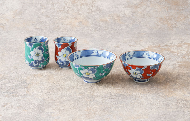 送料無料】有田焼 判兵エ窯 染錦唐花茶碗（緑・赤）または湯呑（緑・赤