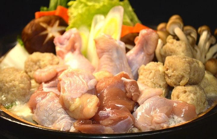 宮崎県のブランド鶏「夢創鶏」を濃厚な塩鍋セットにしました。