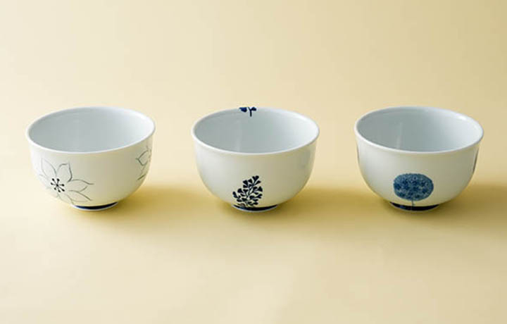 青い花柄の陶器丼 3個セット 青い花柄の陶器丼 3個セット