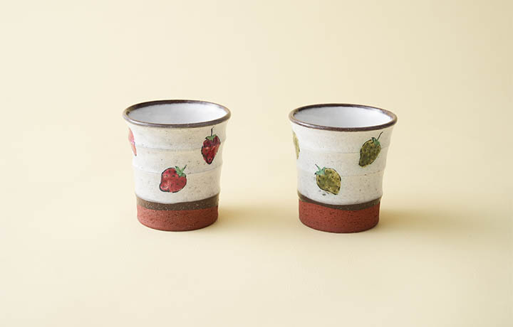 ビールマグ 2個セット 陶器製 エンブレム付き 976c0754069bece819c475bdf6aa05